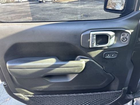 Used 2023 Jeep Gladiator Mojave w/ Cold Weather Group image 16