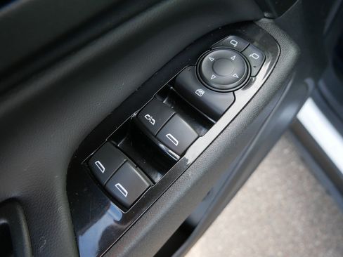 Used 2022 Chevrolet Equinox Premier image 21