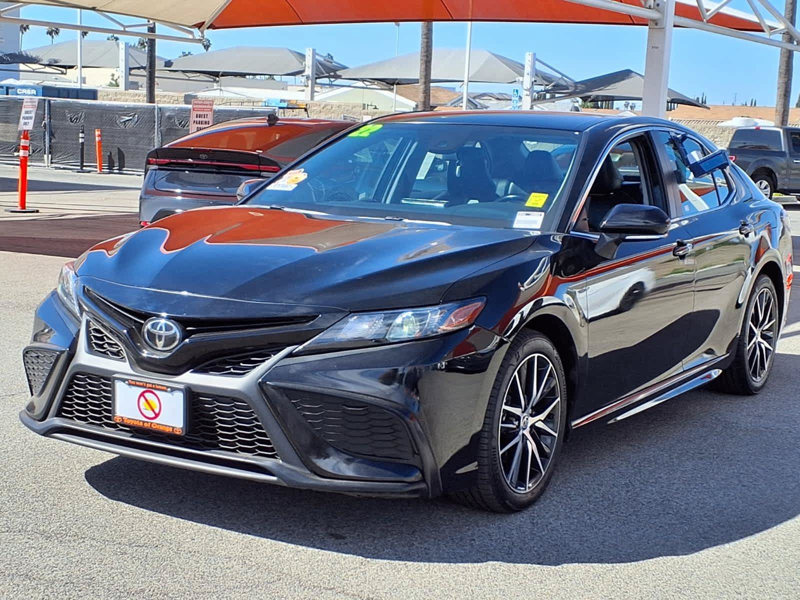 Used 2022 Toyota Camry SE w/ Carpet Mat Package (TMS) FWD image 3