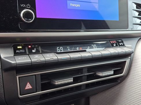 Used 2025 Toyota Camry SE w/ Convenience Package FWD image 18