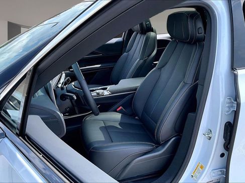 New 2026 Cadillac Lyriq Luxury AWD/4WD image 9