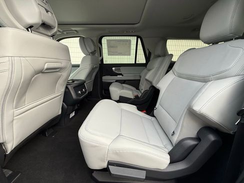 New 2026 Ford Expedition Max Platinum w/ Driver's Package image 24