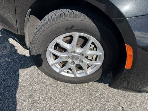 Used 2023 Chrysler Pacifica Touring-L FWD image 42