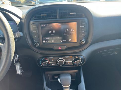 Used 2025 Kia Soul LX w/ LX Technology Package FWD image 17