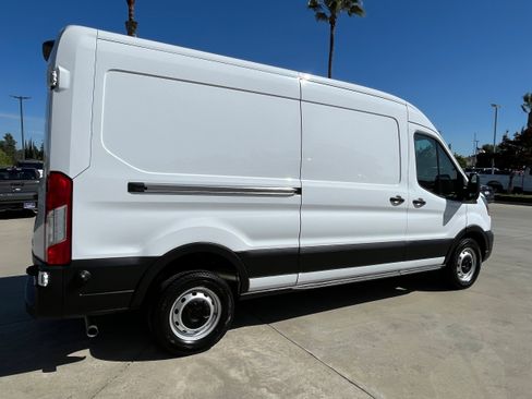 Used 2024 Ford Transit 250 148 Medium Roof RWD image 5