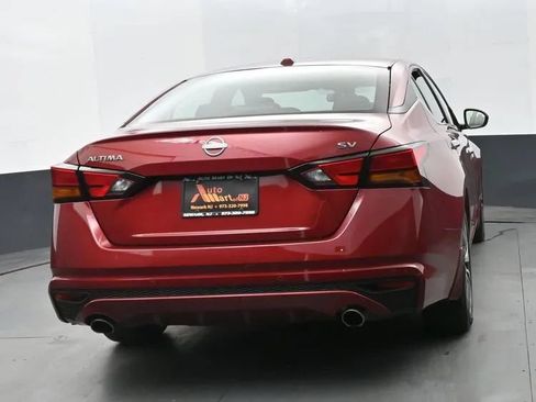 Used 2024 Nissan Altima 2.5 SV w/ SV Premium Package FWD image 8