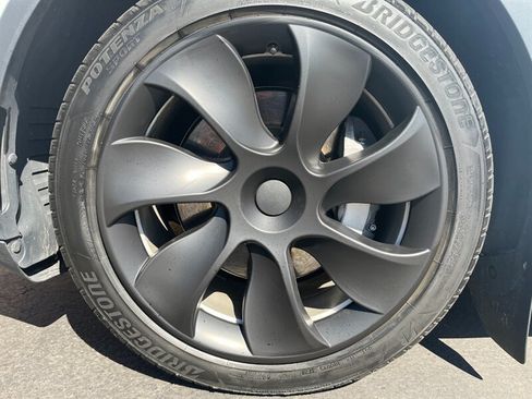 Used 2022 Tesla Model Y Long Range AWD/4WD image 34