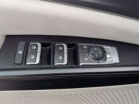 Used 2024 Kia Carnival LX image 18