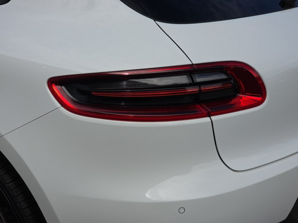 Used 2018 Porsche Macan AWD/4WD image 37