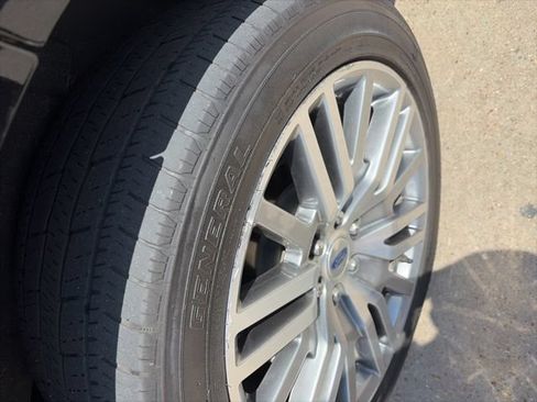 Used 2024 Ford Expedition Limited RWD image 8