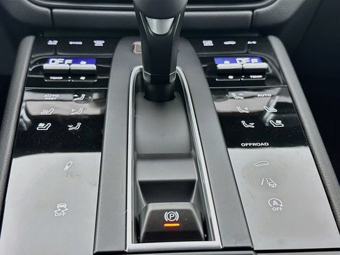 Certified 2026 Porsche Macan AWD/4WD image 23