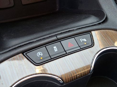 Used 2023 GMC Acadia SLE FWD image 24