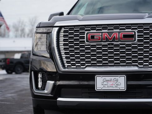 Used 2024 GMC Yukon XL Denali w/ Advanced Technology Package image 9