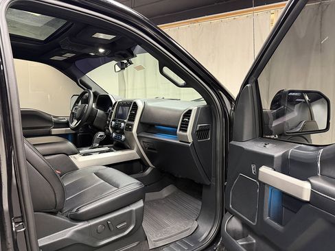 Used 2020 Ford F150 Lariat w/ Equipment Group 502A Luxury AWD/4WD image 17