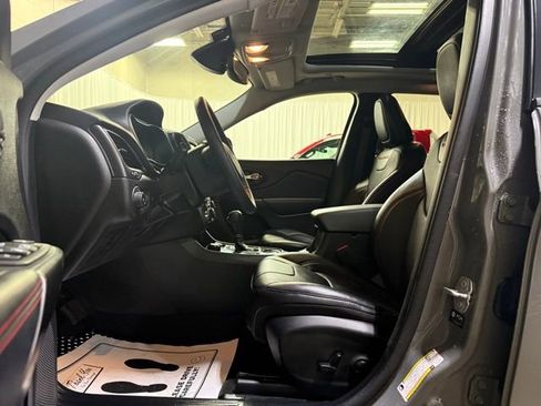 Used 2023 Jeep Cherokee Trailhawk w/ Sun & Sound Group image 5