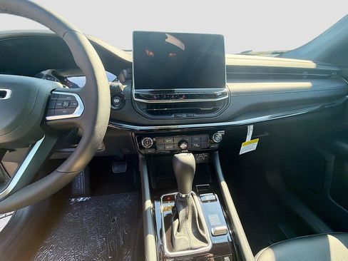 New 2026 Jeep Compass Latitude image 26