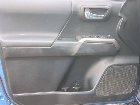 Used 2017 Toyota Tacoma TRD Sport w/ Tow Package image 42