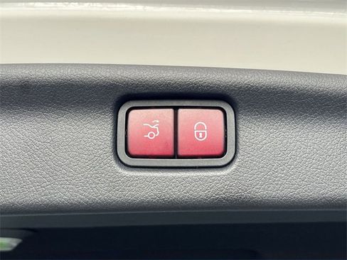 Used 2023 Mercedes-Benz C 300 Sedan image 34