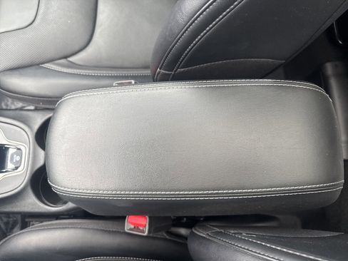 Used 2022 Jeep Cherokee Limited w/ Elite Package image 34