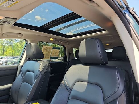 Used 2024 Nissan Pathfinder SL w/ SL Premium Package FWD image 35