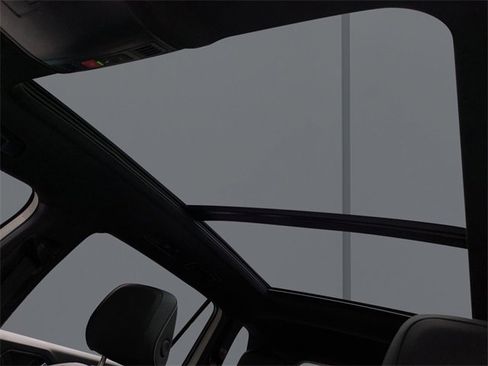 Certified 2024 Volkswagen Tiguan SE R-Line image 22