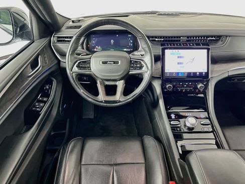Used 2022 Jeep Grand Cherokee Overland w/ Advanced Protech Group III AWD/4WD image 3