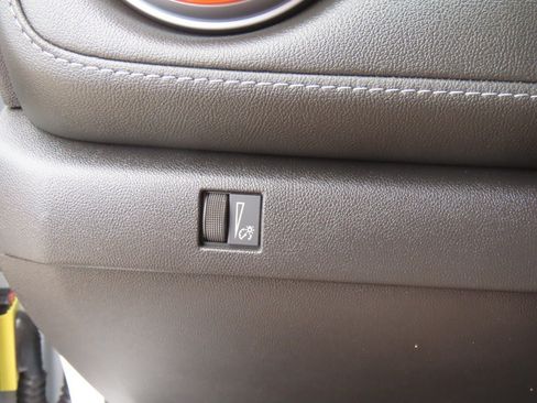 Used 2024 Chevrolet Colorado LT w/ LT Convenience Package RWD image 26