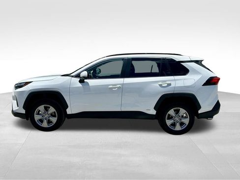 Used 2025 Toyota RAV4 XLE AWD/4WD image 9