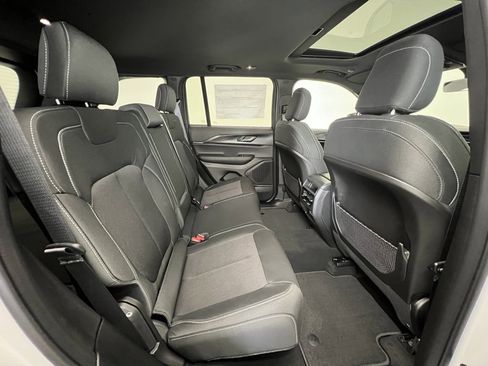 New 2025 Jeep Grand Cherokee Laredo X image 8