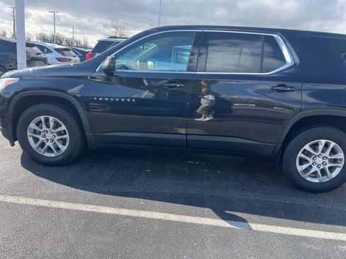 Used 2021 Chevrolet Traverse LS FWD image 8