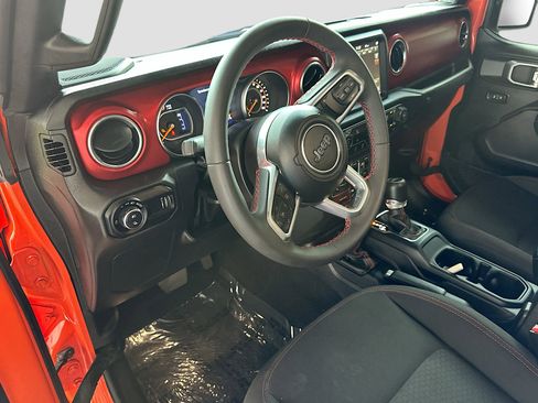 Used 2023 Jeep Gladiator Rubicon AWD/4WD image 9