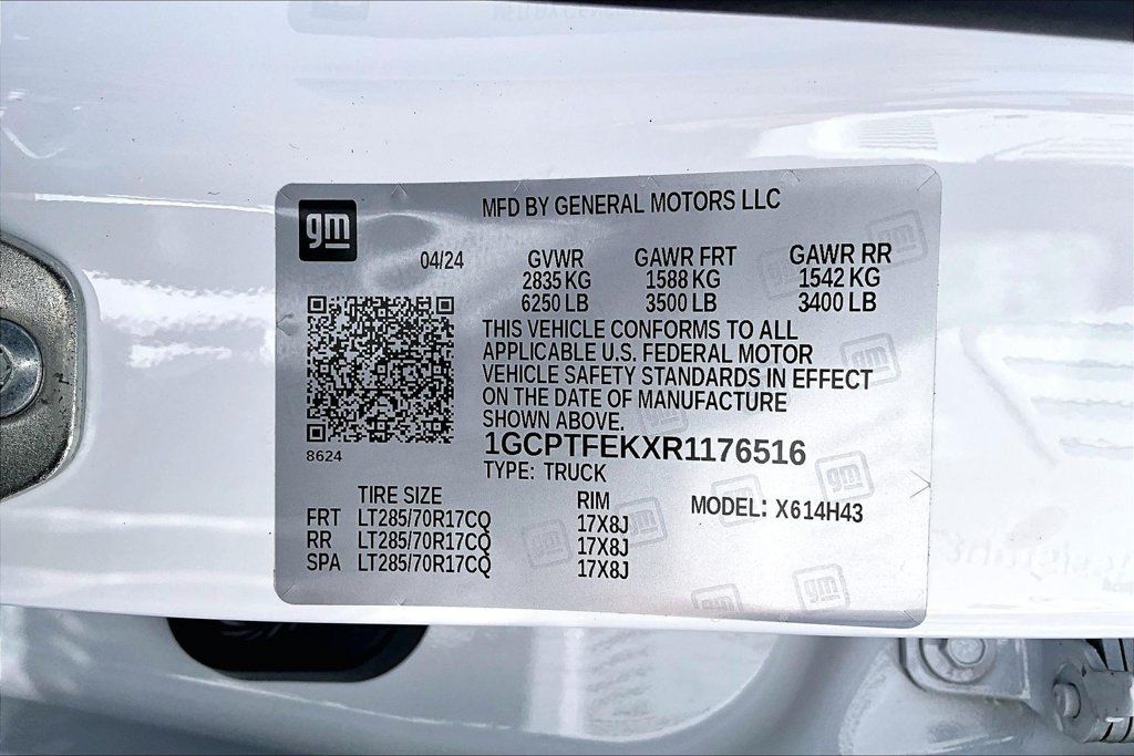 Used 2024 Chevrolet Colorado ZR2 w/ Technology Package AWD/4WD image 34