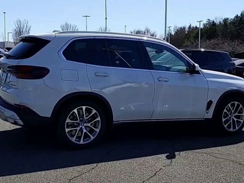 Used 2025 BMW X5 xDrive50e image 8