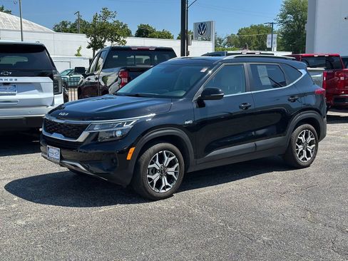 Used 2023 Kia Seltos EX AWD/4WD image 2