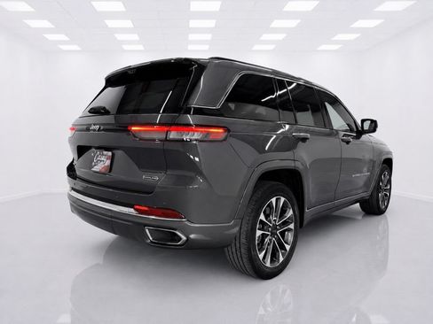 Used 2022 Jeep Grand Cherokee Overland w/ Luxury Tech Group IV AWD/4WD image 5
