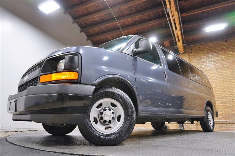 Used 2017 Chevrolet Express 3500 LS RWD image 3