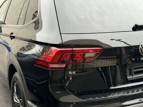Certified 2024 Volkswagen Tiguan SE AWD/4WD image 10