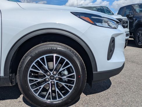 New 2026 Ford Escape SE FWD image 12
