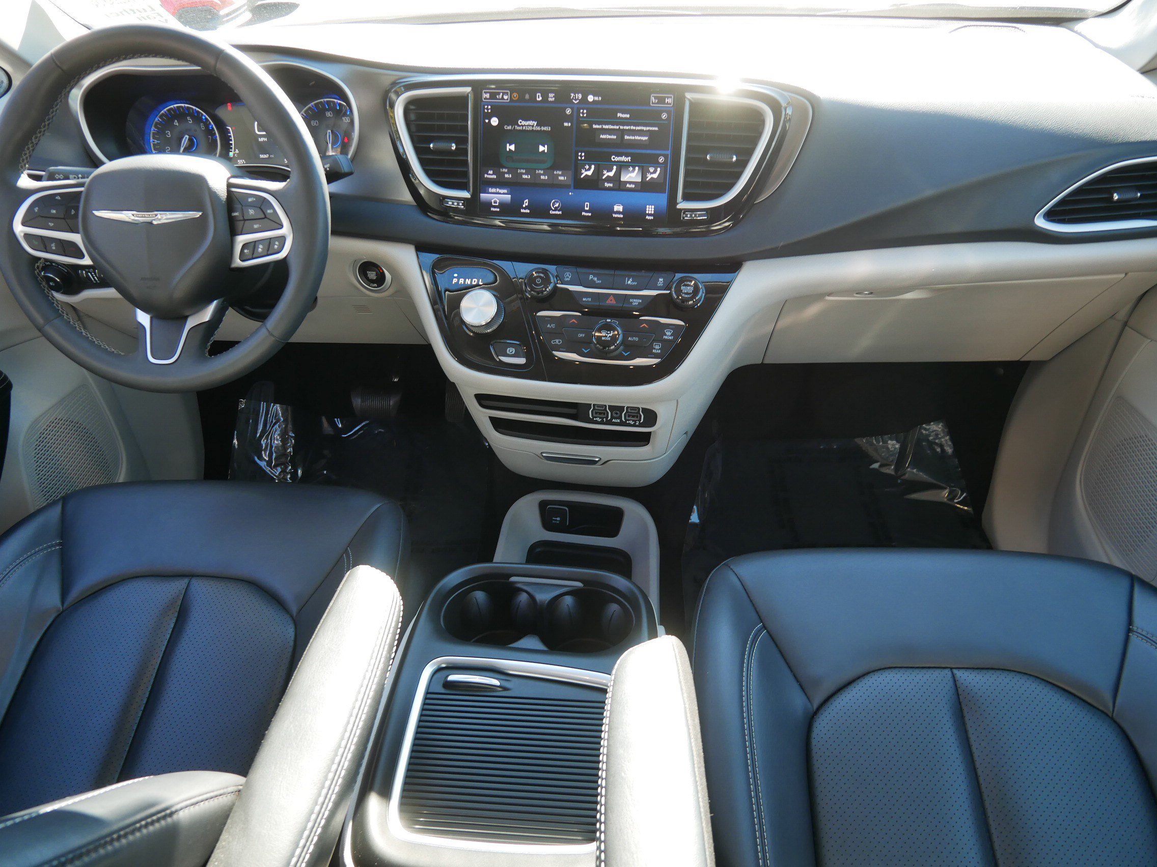 Used 2023 Chrysler Pacifica Touring-L FWD image 10