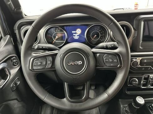 Used 2023 Jeep Gladiator Sport AWD/4WD image 18