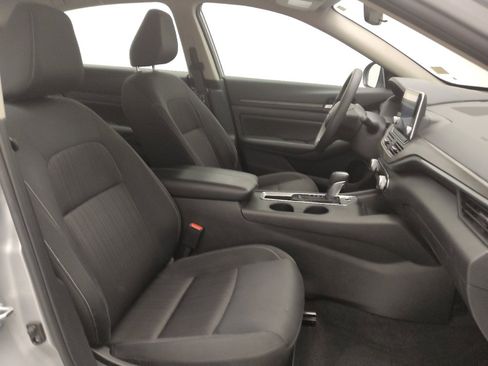 Used 2025 Nissan Altima 2.5 SV FWD image 21