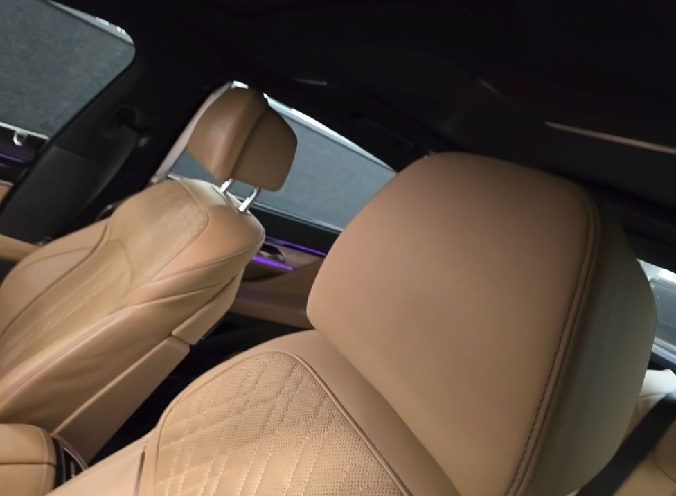 Used 2018 BMW 750i xDrive AWD/4WD image 10
