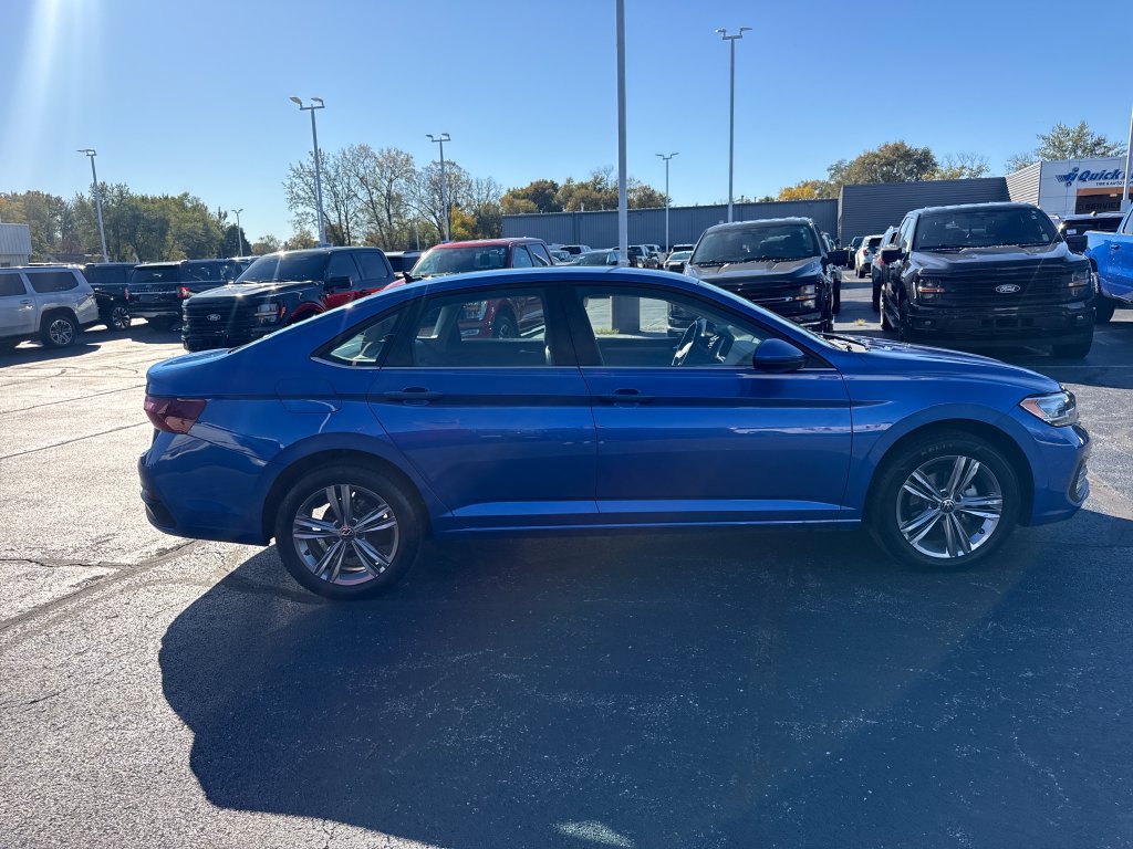 Used 2024 Volkswagen Jetta SE FWD image 6