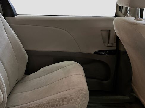 Used 2011 Toyota Sienna FWD image 25