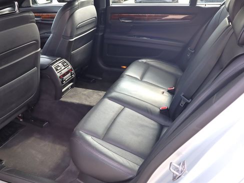 Used 2014 BMW 750Li xDrive AWD/4WD image 17