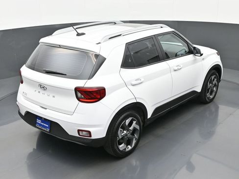Certified 2024 Hyundai Venue SEL FWD image 31