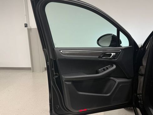 Certified 2023 Porsche Macan S AWD/4WD image 38