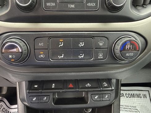 Used 2018 Chevrolet Colorado Z71 AWD/4WD image 17