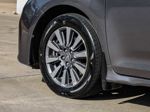 Used 2018 Toyota Sienna XLE image 58