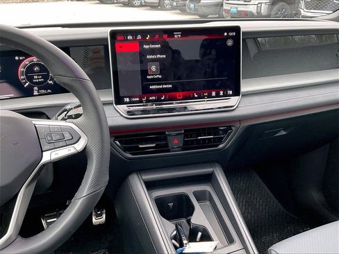 New 2026 Volkswagen Tiguan SE R-Line image 13